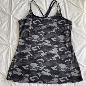 Fabletics Omemee Black & Gray Camo Print Tank Top Sz L (b1)